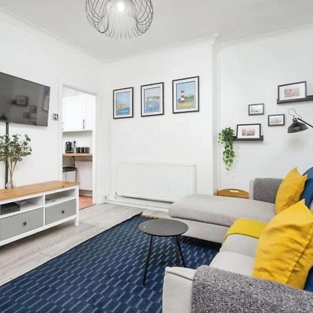 City Centre 2 Bedroom Apt - Free Parking - Wifi - Smart Tv Plymouth Eksteriør bilde