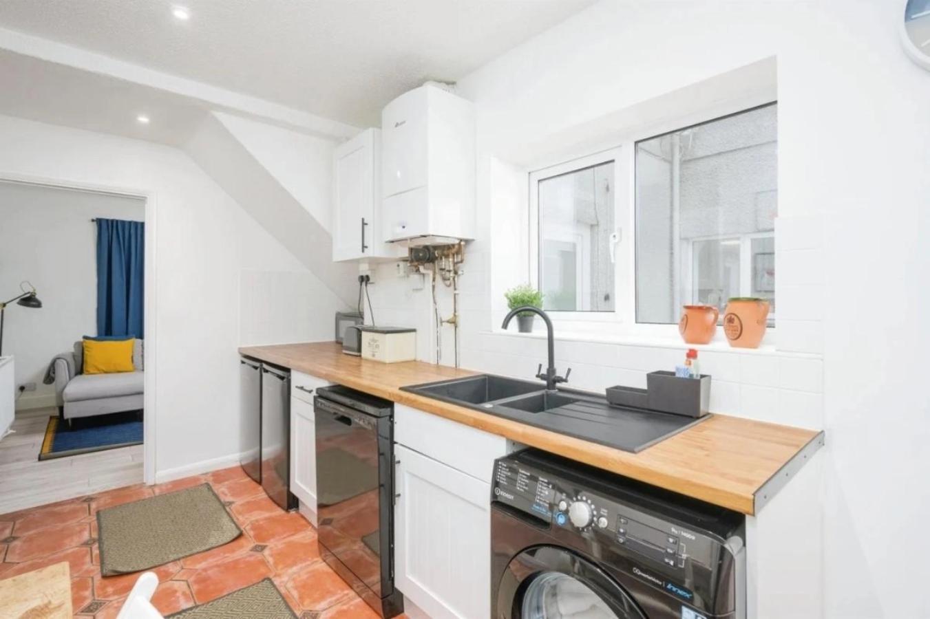 City Centre 2 Bedroom Apt - Free Parking - Wifi - Smart Tv Plymouth Eksteriør bilde