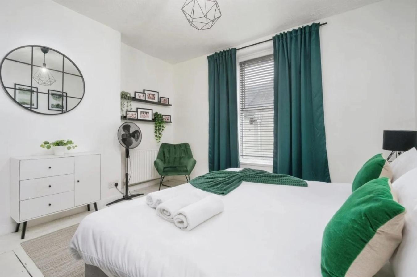 City Centre 2 Bedroom Apt - Free Parking - Wifi - Smart Tv Plymouth Eksteriør bilde