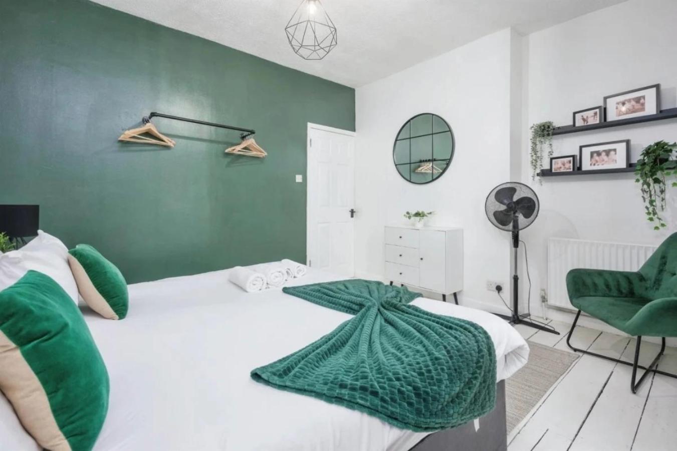 City Centre 2 Bedroom Apt - Free Parking - Wifi - Smart Tv Plymouth Eksteriør bilde